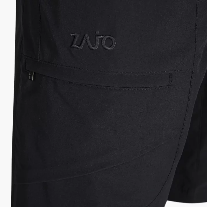 Odolné turistické šortky.