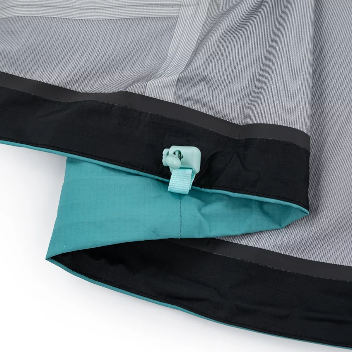 Nepremokavá hardshellová bunda s priedušnou membránou.