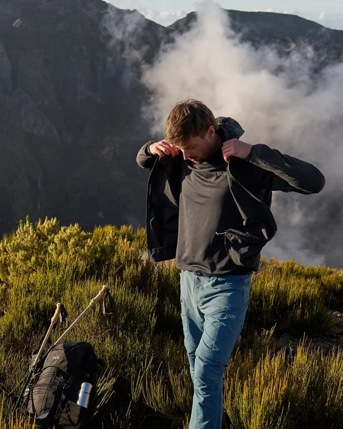 Odolné pánske turistické nohavice. prispôsobiteľné na šortky