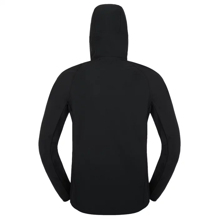 Ľahká a vetruodolná softshellová bunda.