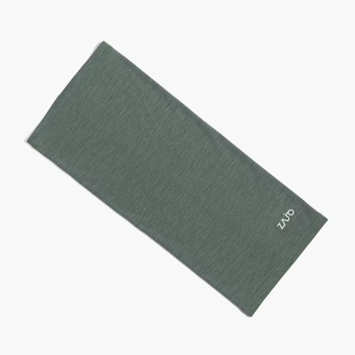 Ľahký náčník z jemnej merino vlny.