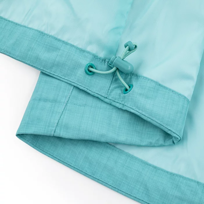 Nepremokavá bunda s priedušnými vlastnosťami.