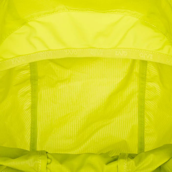 Ultraľahká pánska vetruodolná bunda.