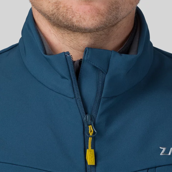 Ľahká a vetruodolná softshellová vesta.