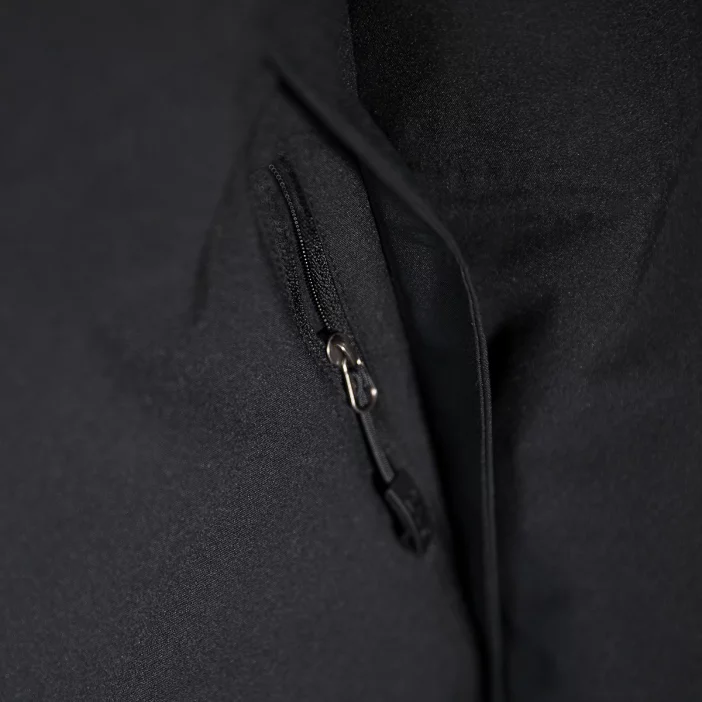 Zateplená a nepremokavá dámska parka.