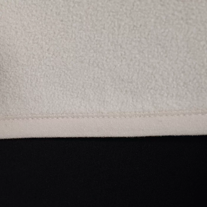 Hrejivý flisový rolák.