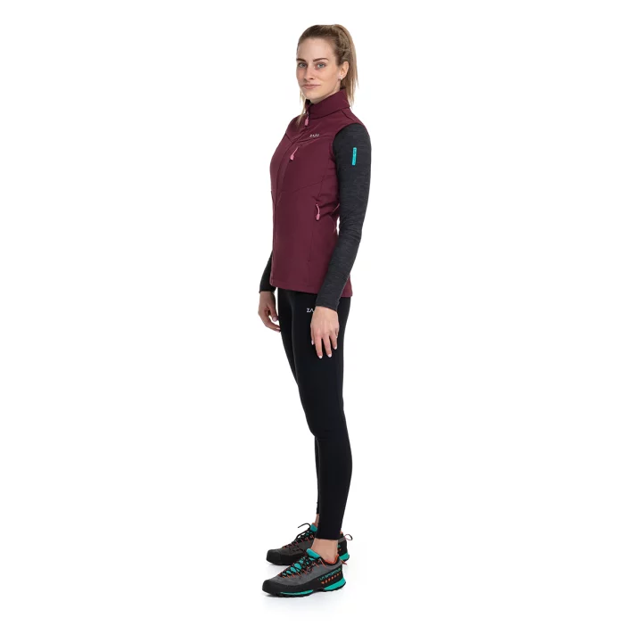 Ľahká a vetruodolná softshellová vesta