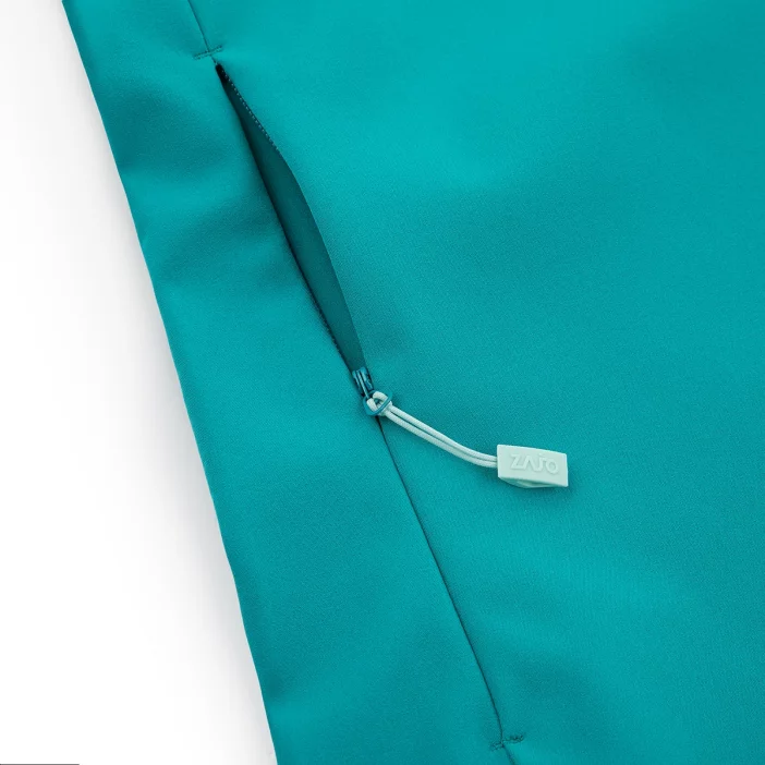 Ľahká a vetruodolná softshellová vesta.