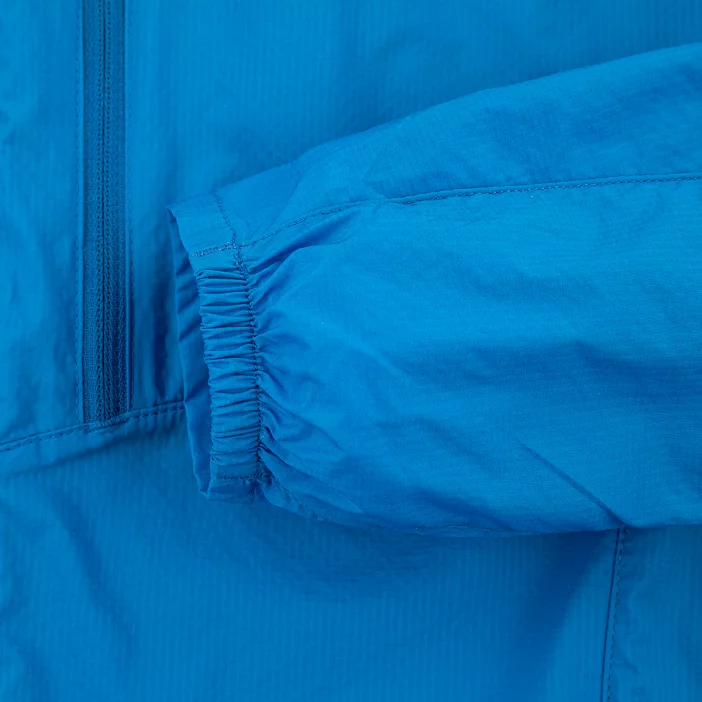 Ultraľahká dámska vetruodolná bunda.