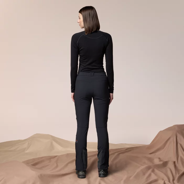 Ľahké a odolné softshellové turistické nohavice