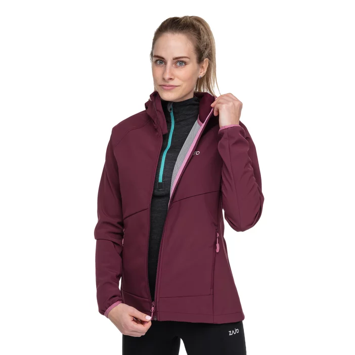 Ľahká a vetruodolná softshellová bunda.