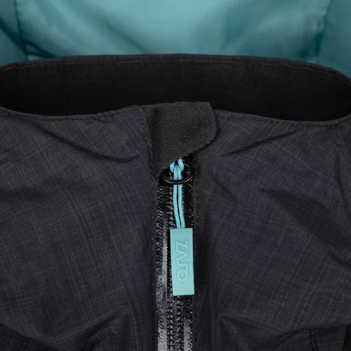 Nepremokavá bunda s priedušnými vlastnosťami.