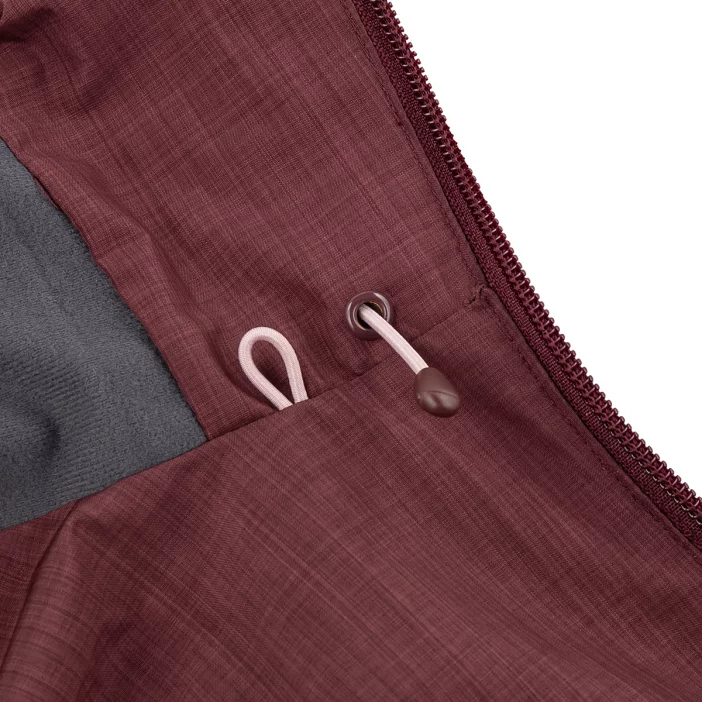 Nepremokavá bunda s priedušnými vlastnosťami