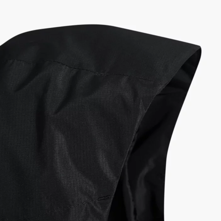 Ľahký a nepremokavý dámsky plášť.