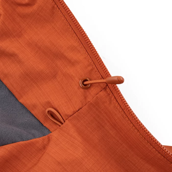 Nepremokavá bunda s priedušnými vlastnosťami