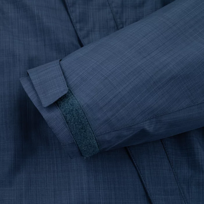 Nepremokavá bunda s priedušnými vlastnosťami.