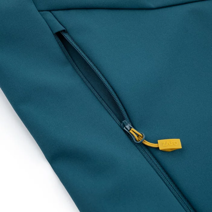 Ľahká a vetruodolná softshellová vesta.