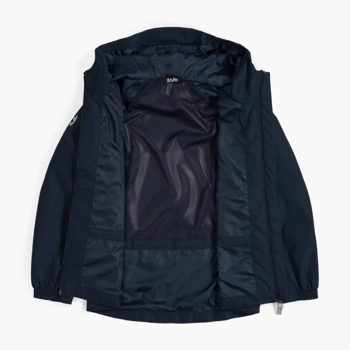 Ľahká nepremokavá a vetruodolná detská bunda.