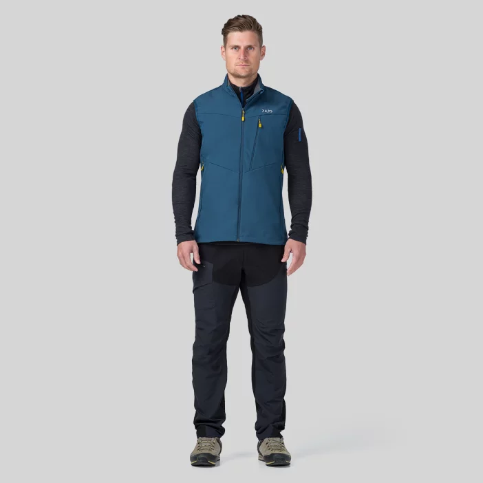 Ľahká a vetruodolná softshellová vesta.