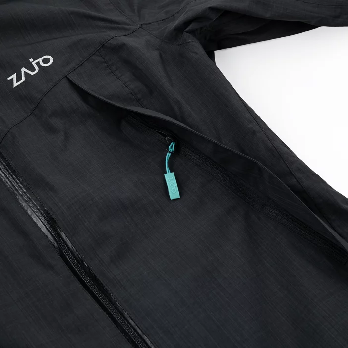 Nepremokavá bunda s priedušnými vlastnosťami.