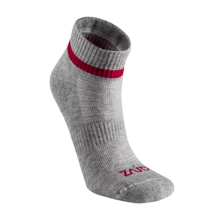 Stredne hrubé chladivé ponožky na turistiku aj každodenné nosenie.