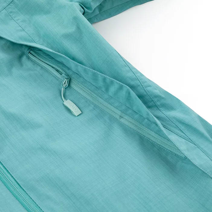 Nepremokavá bunda s priedušnými vlastnosťami.