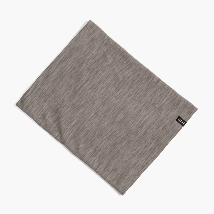 Hrejivý náčník z merino vlny