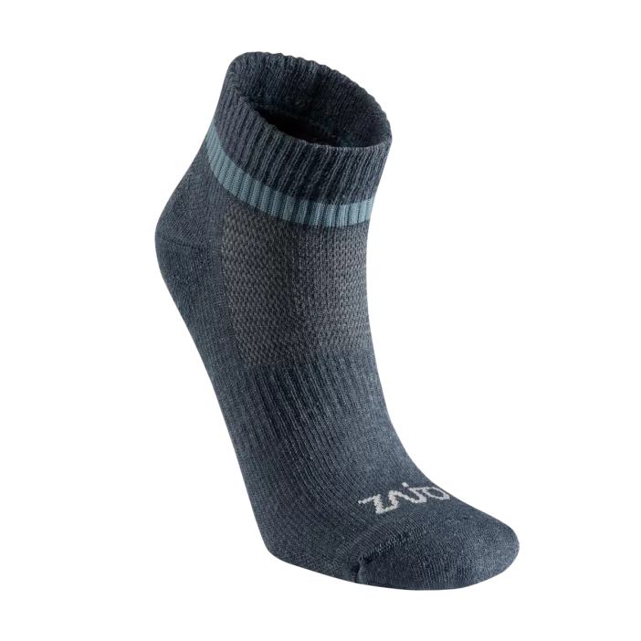Stredne hrubé chladivé ponožky na turistiku aj každodenné nosenie.