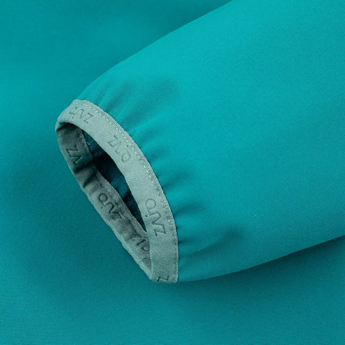 Ľahká a vetruodolná softshellová bunda.