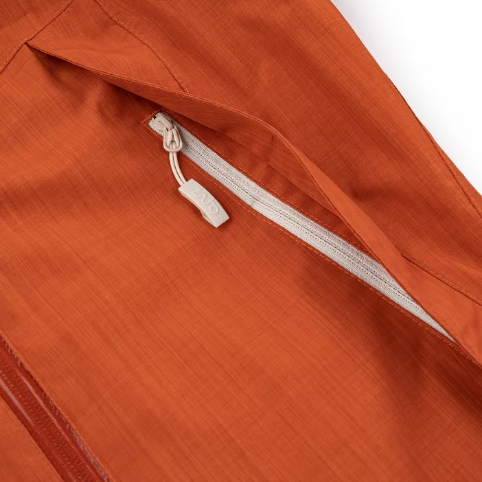 Nepremokavá bunda s priedušnými vlastnosťami