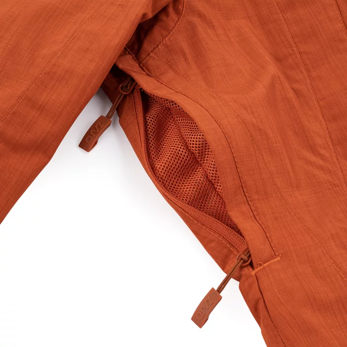 Nepremokavá bunda s priedušnými vlastnosťami