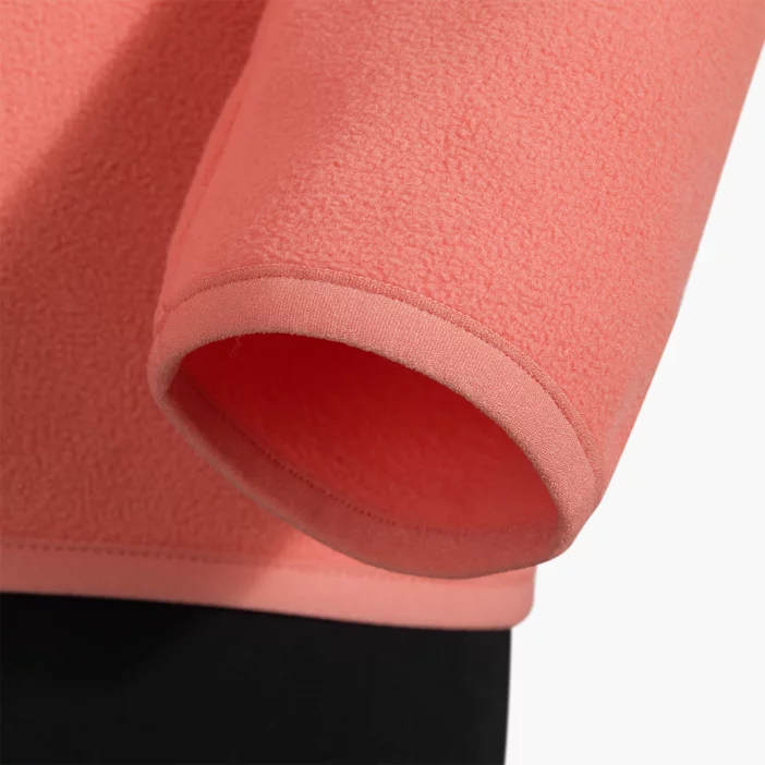 Hrejivý flisový rolák.