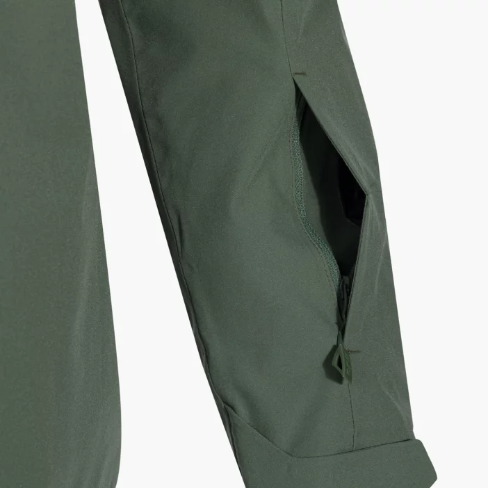 Odolná a nepremokavá lyžiarska bunda.