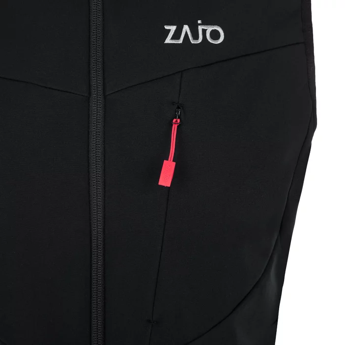 Ľahká a vetruodolná softshellová vesta.