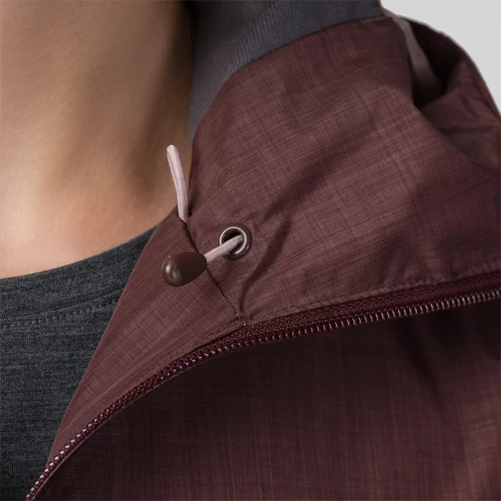 Nepremokavá bunda s priedušnými vlastnosťami