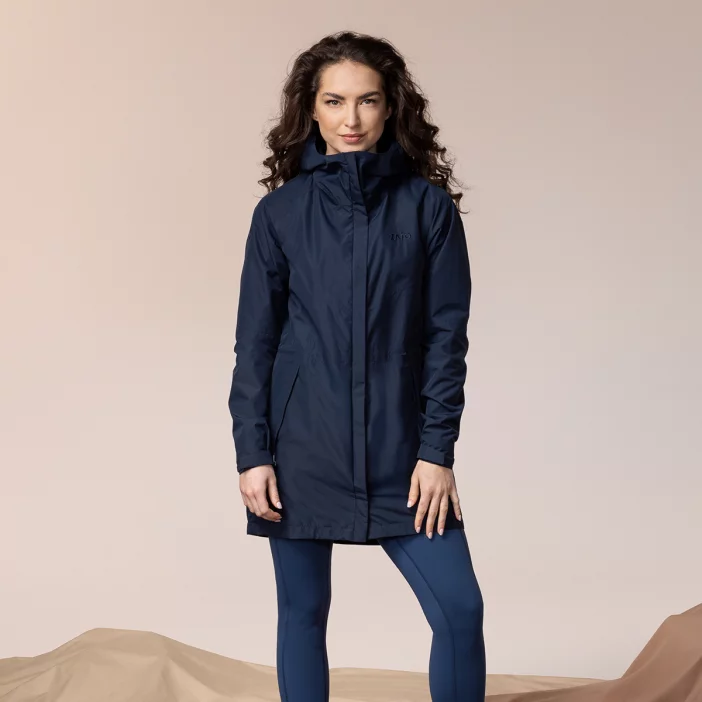 Ľahký a nepremokavý dámsky plášť.