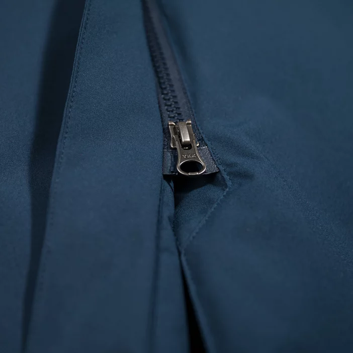 Zateplená a nepremokavá dámska parka.