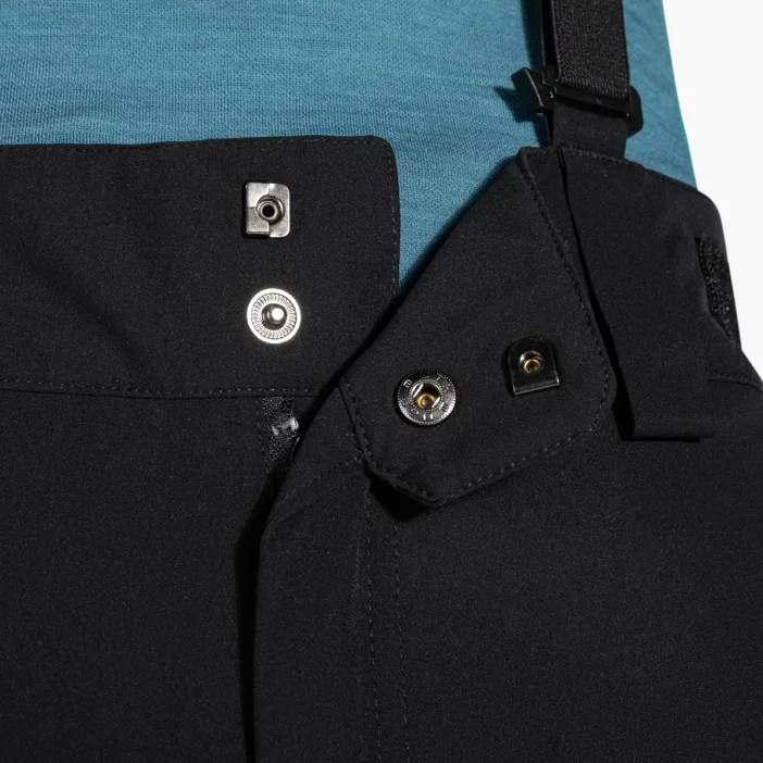 Odolné a nepremokavé lyžiarske nohavice.