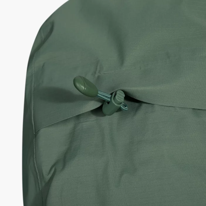 Nepremokavá hardshellová bunda s priedušnou membránou.