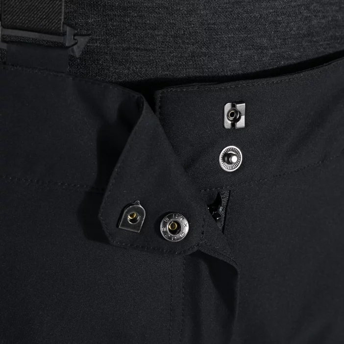 Odolné a nepremokavé lyžiarske nohavice.