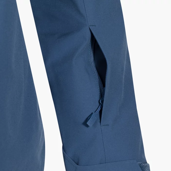 Odolná a nepremokavá lyžiarska bunda.