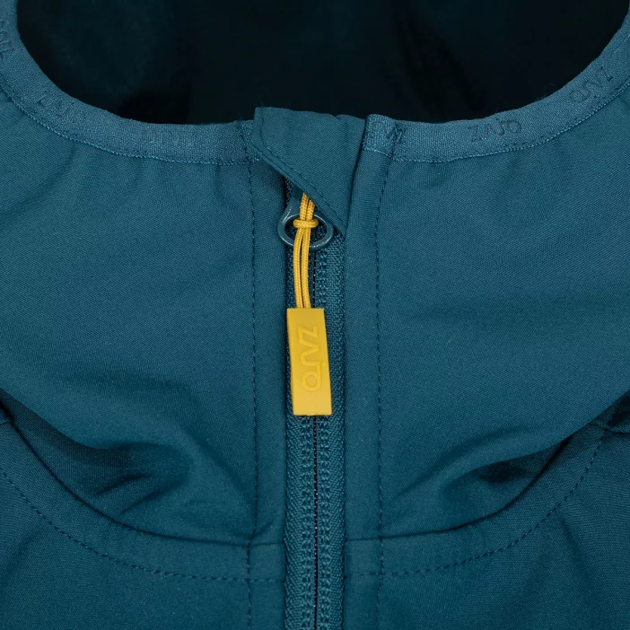 Ľahká a vetruodolná softshellová bunda.