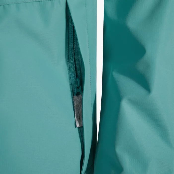 Ľahká nepremokavá a vetruodolná detská bunda.