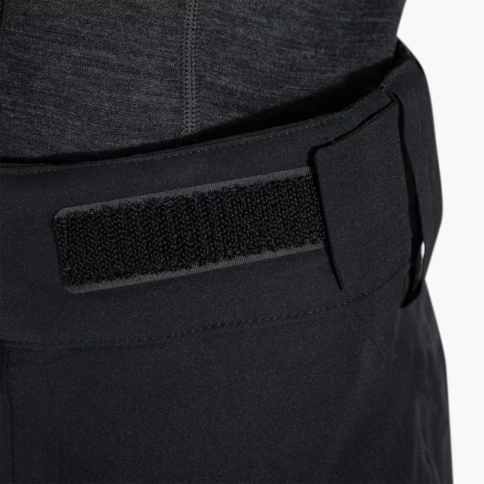 Odolné a nepremokavé lyžiarske nohavice.