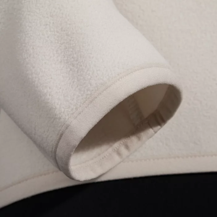 Hrejivý flisový rolák.