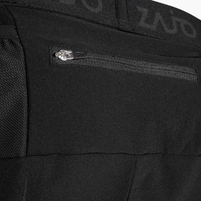 Ultraľahké bežecké aťasy s kompresnými legínami.