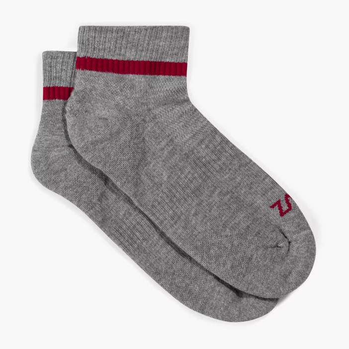 Stredne hrubé chladivé ponožky na turistiku aj každodenné nosenie.