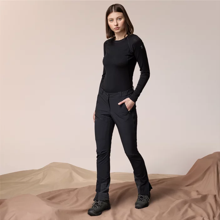 Ľahké a odolné softshellové turistické nohavice