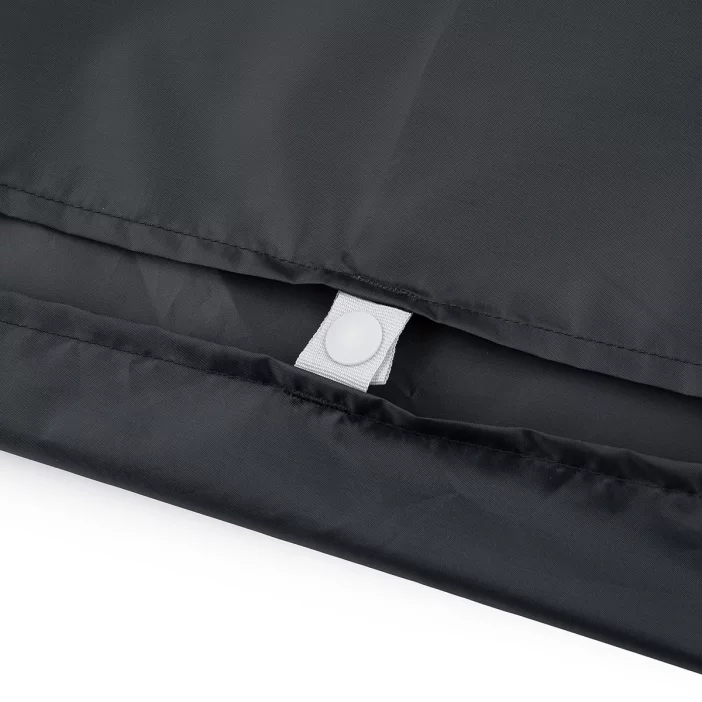 Ľahká a priestranná nepremokavá pláštenka.