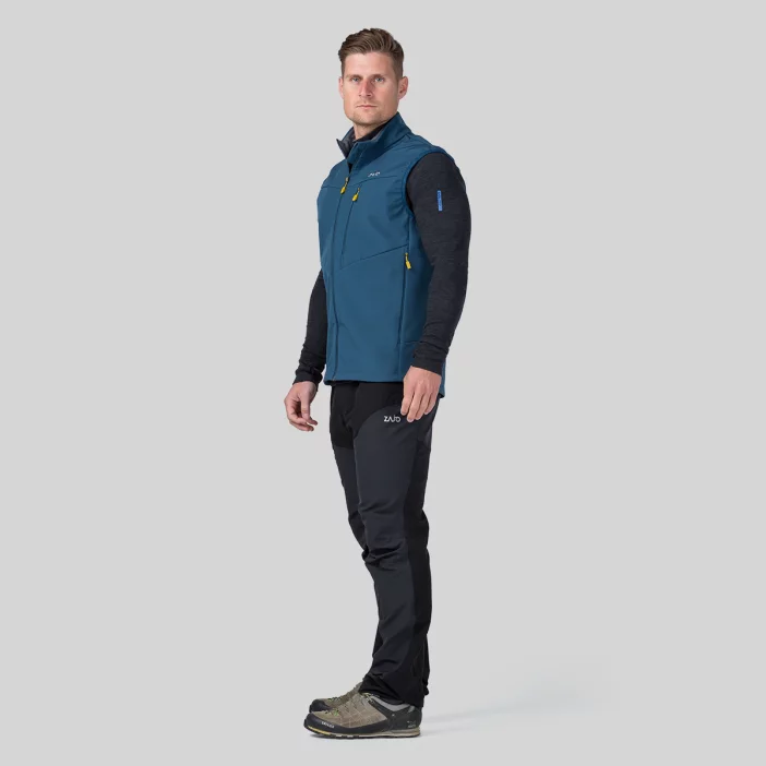 Ľahká a vetruodolná softshellová vesta.